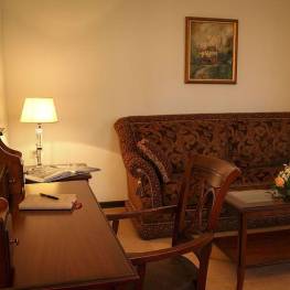Hotel Wieliczka huoneet huoneistot ravintola konferenssit virkistys Puolassa
