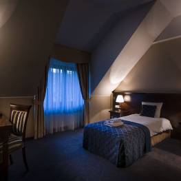 Hotel Wieliczka huoneet huoneistot ravintola konferenssit virkistys Puolassa